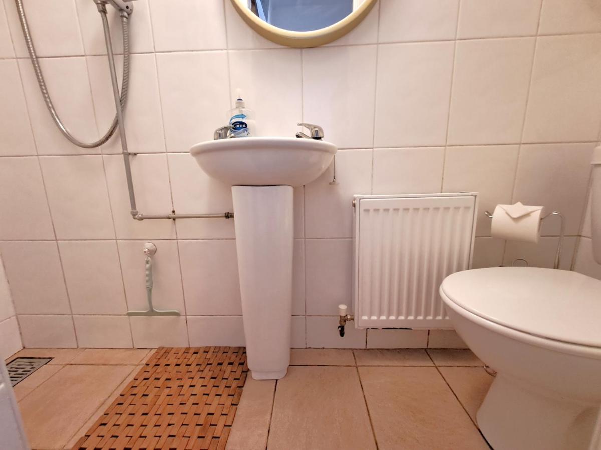 Апартаменты Quiet Comfortable Patcham Studio Free Parking Hallway Shared With Host Брайтонн Экстерьер фото